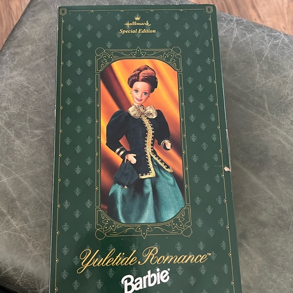Barbie Yuletide Romance Special Edition Doll - Hallmark Victorian Era Collector's Edition, 12 Inch, Out Of Production - View #9